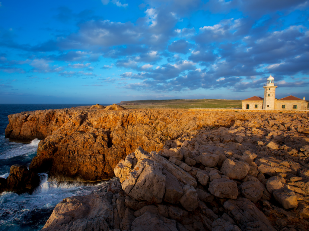 Faro de Punta Nati