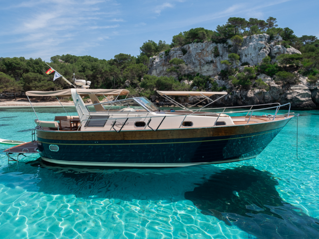 charter privad cala menorca