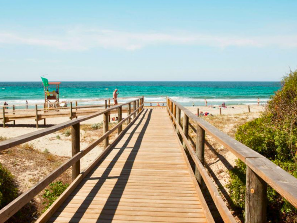 Acceso a la Playa de Santo Tomás