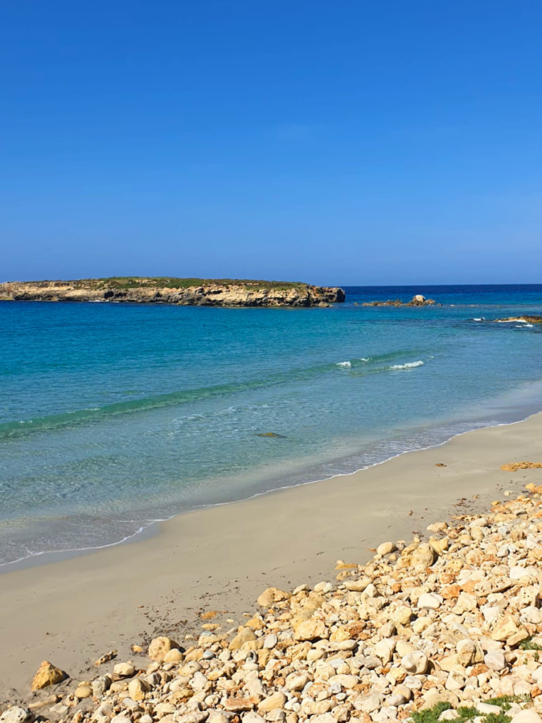 playa de santo tomás menorca