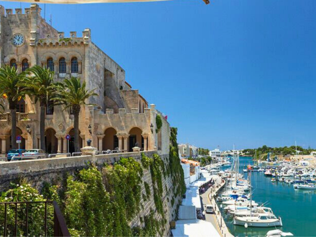 Puerto de Ciudadela en Menorca