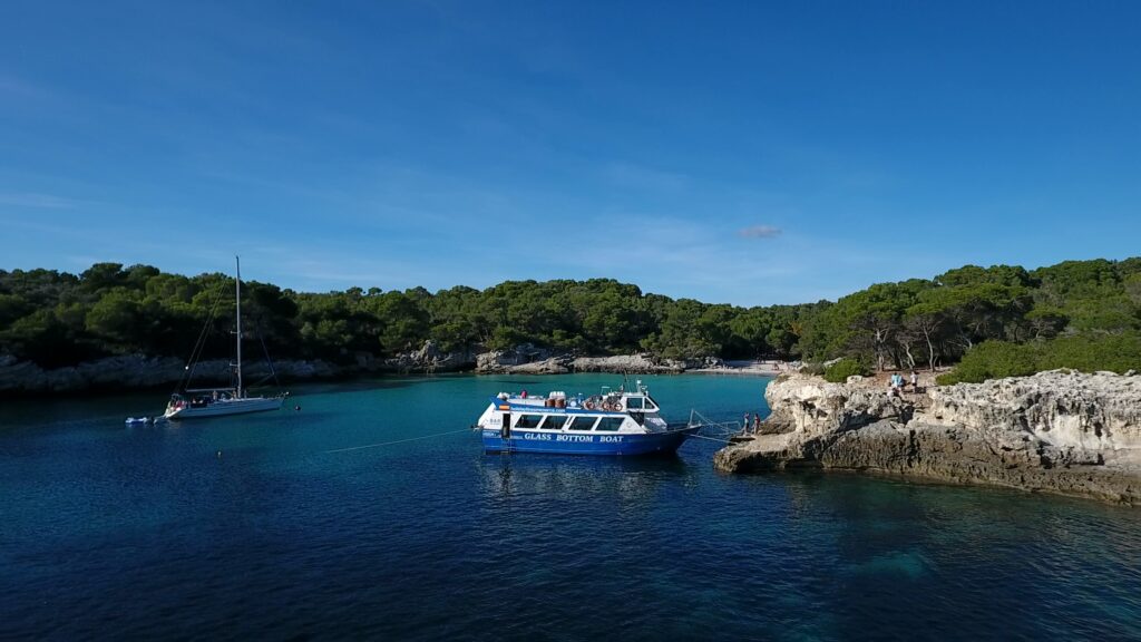 Cala turqueta en barco