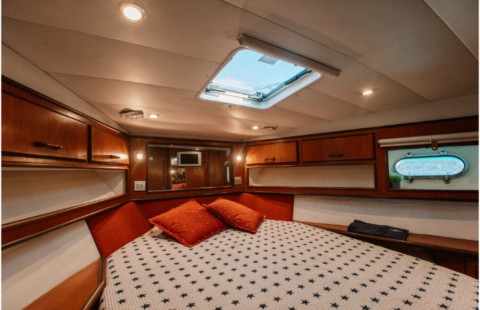 menorca bora bora charter